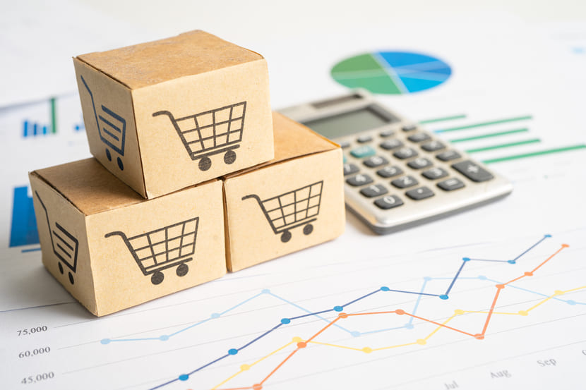 caixa e calculadora e papel com gráficos