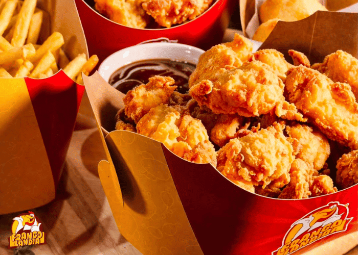Delicioso balde de frango frito com batatas fritas da Frangolandia cliente Saipos