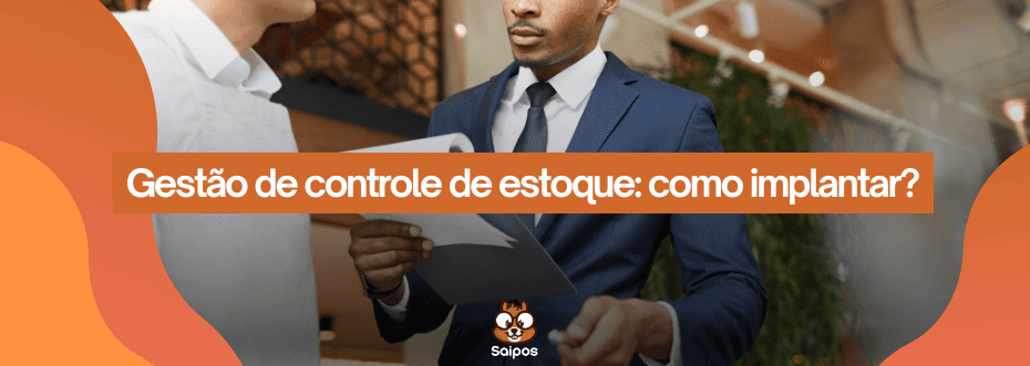 imagem de homem analisando o estoque de um restaurante - SAIPOS- Sistema para restaurantes