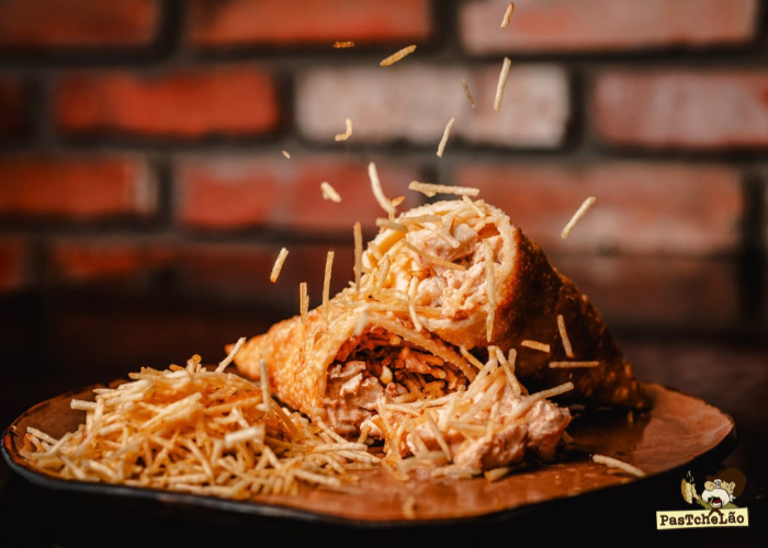 Pastel delicioso sabor strogonoff com palha da Pastchêlão cliente Saipos